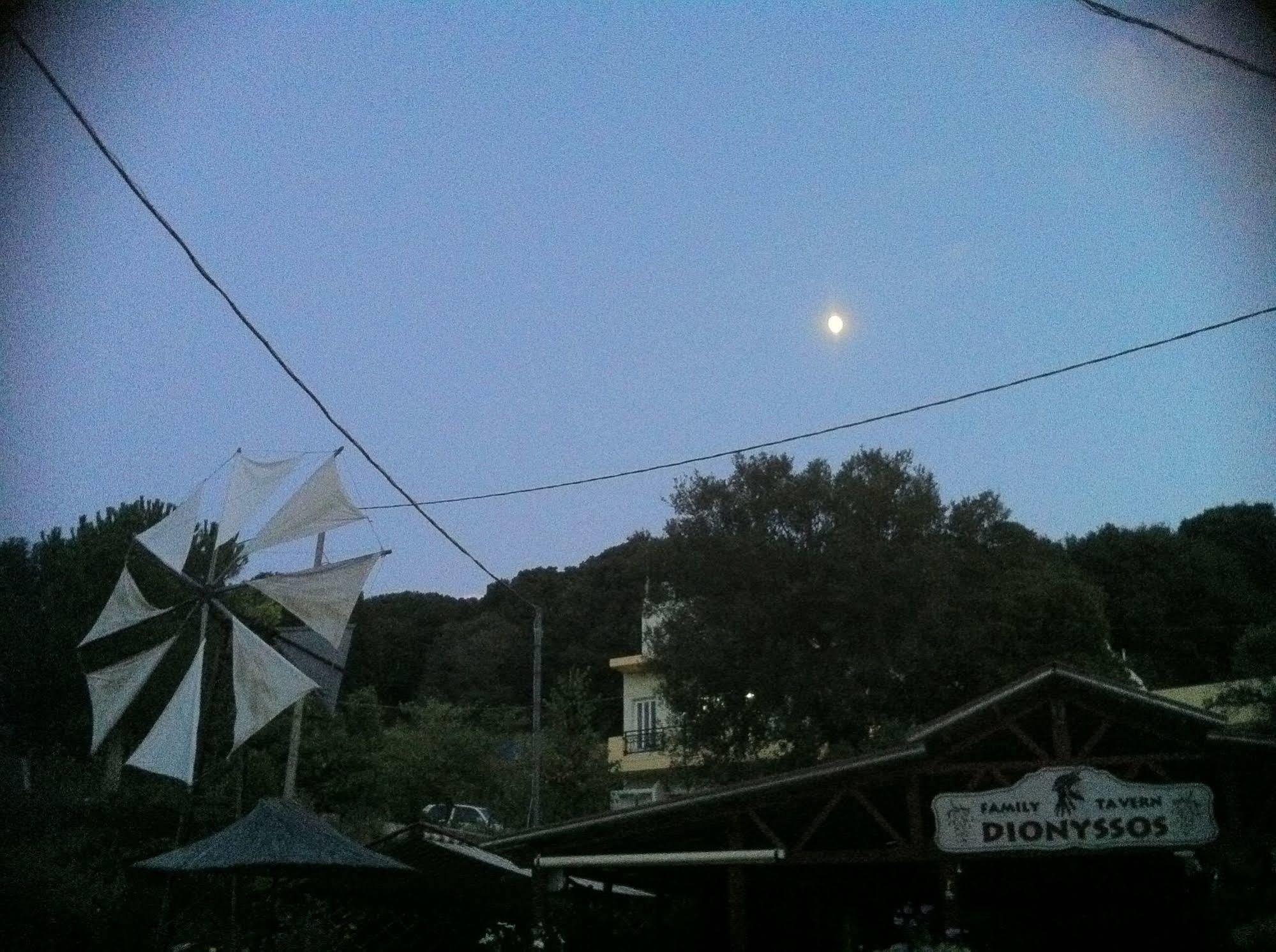 Dionyssos Magoulás Exterior foto